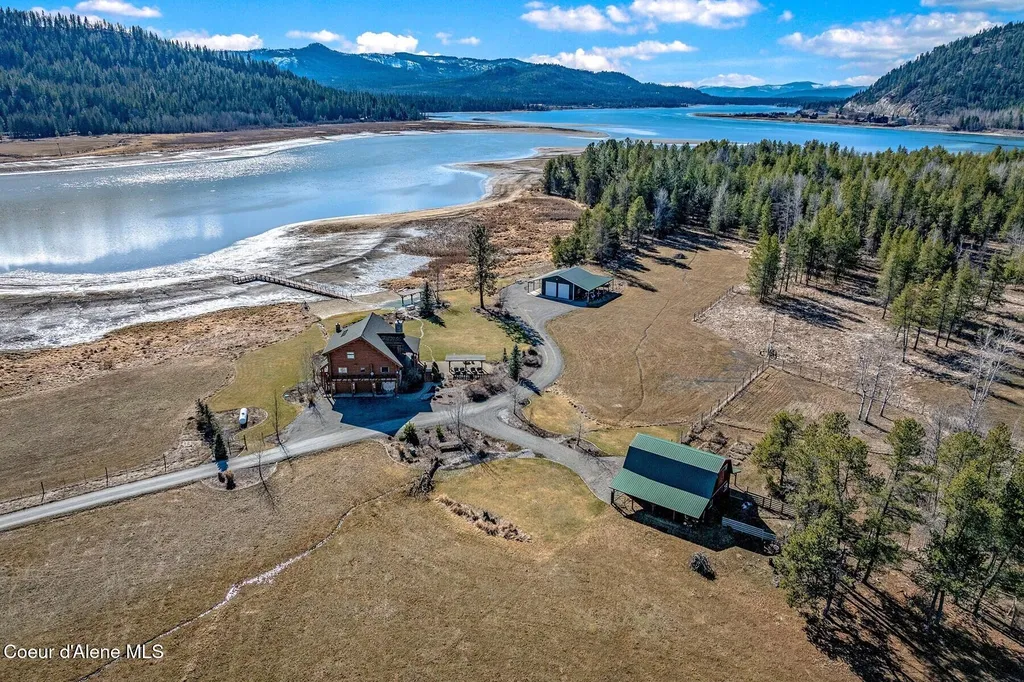 296 Camp Peine Road Sagle ID 83860