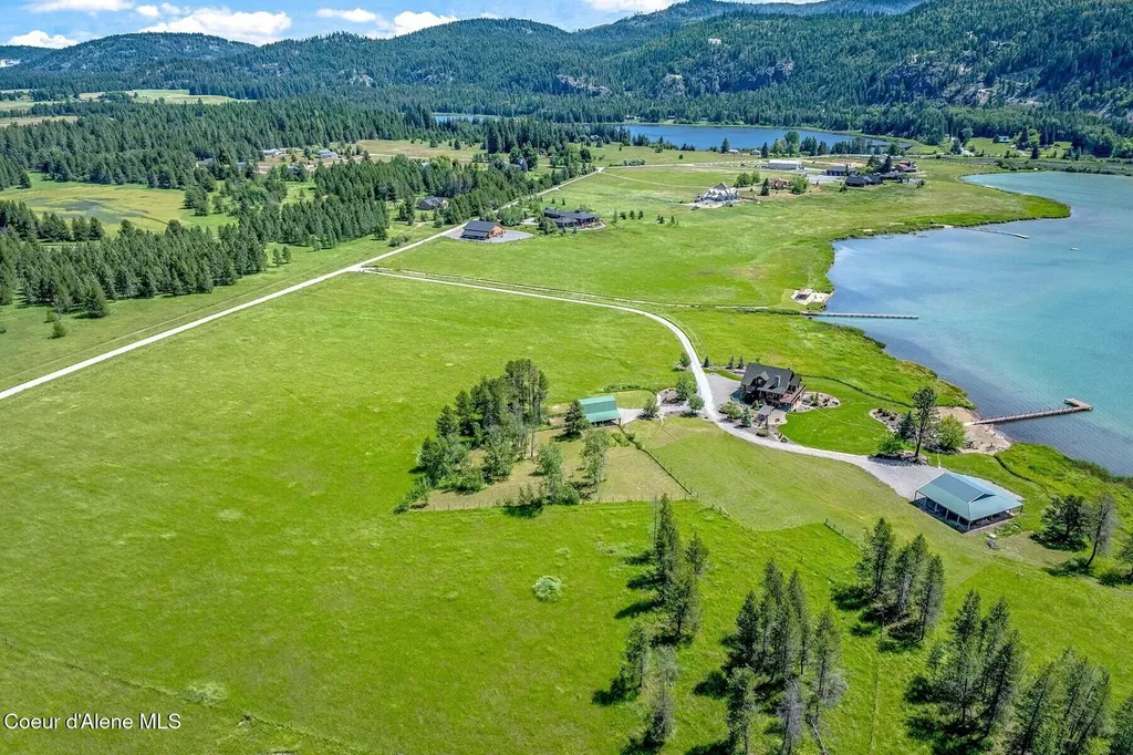 296 Camp Peine Road Sagle ID 83860