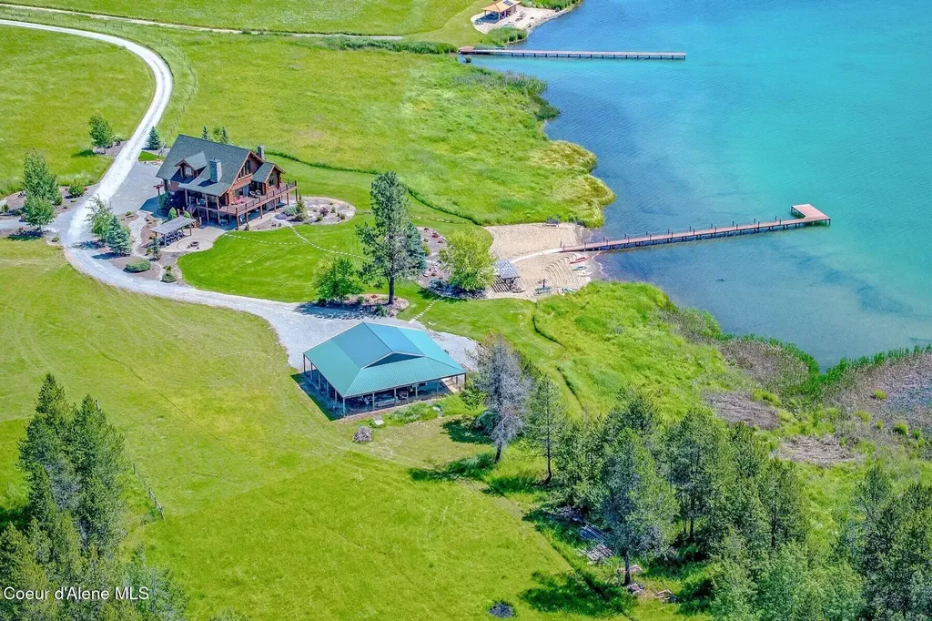 296 Camp Peine Road Sagle ID 83860