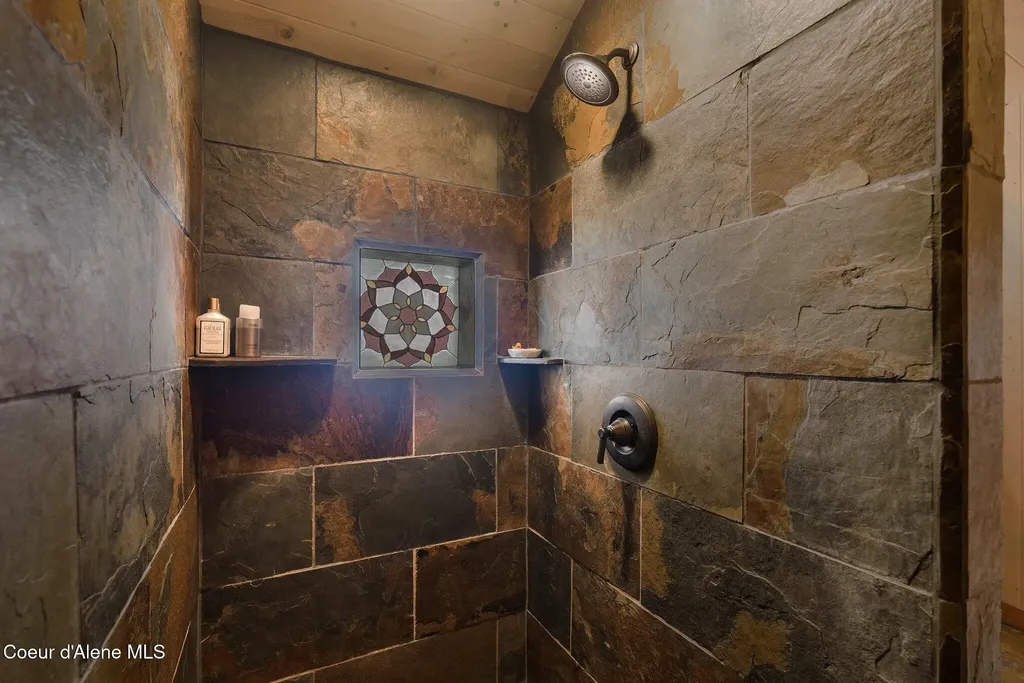 2222 Hidden Valley Road Sandpoint ID 83864