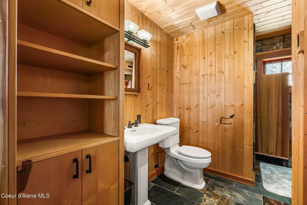 2222 Hidden Valley Road Sandpoint ID 83864