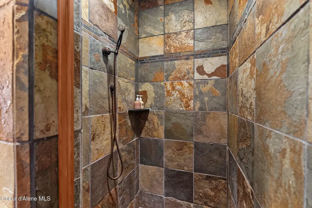 2222 Hidden Valley Road Sandpoint ID 83864