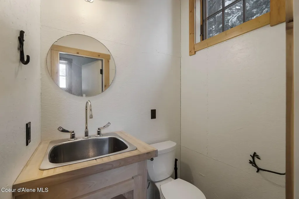 2222 Hidden Valley Road Sandpoint ID 83864