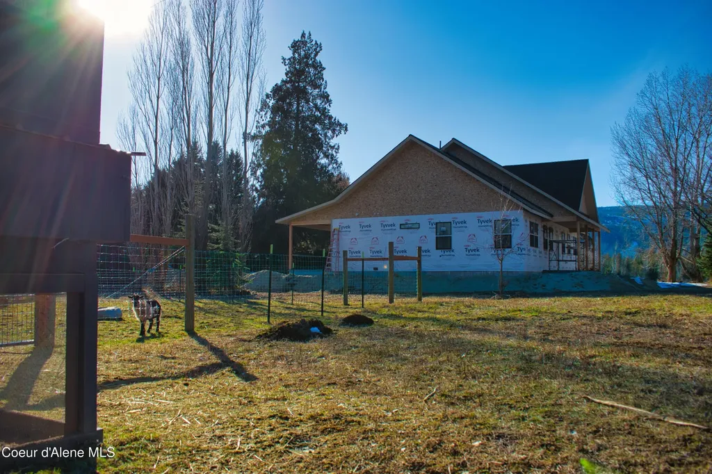 2151 Highland Flats Road Naples ID 83847