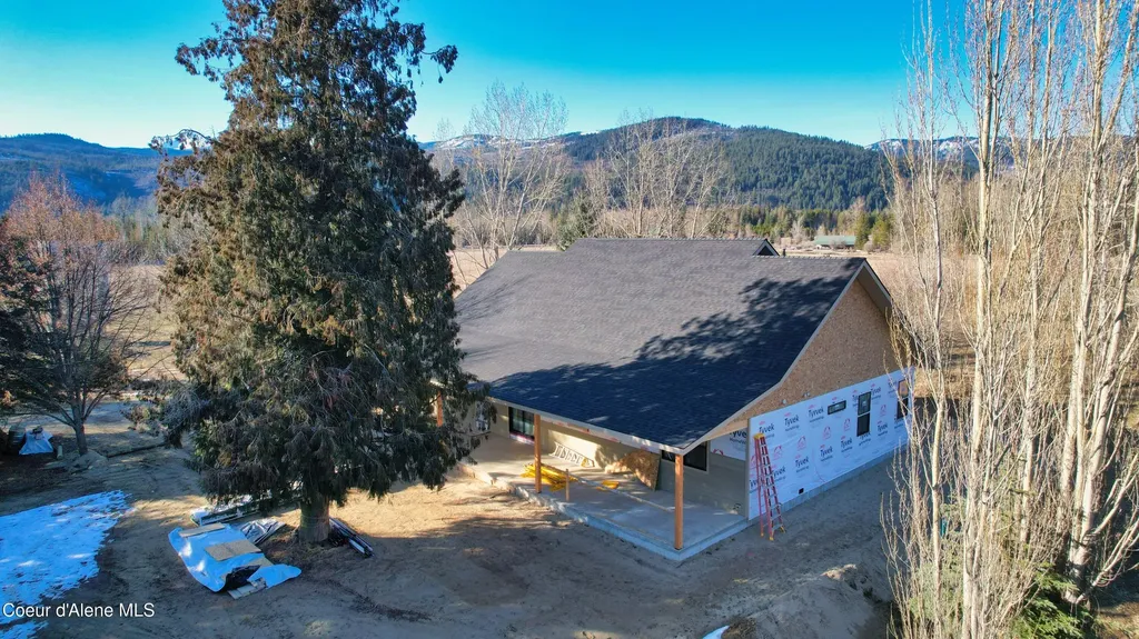 2151 Highland Flats Road Naples ID 83847