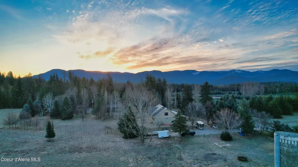 2151 Highland Flats Road Naples ID 83847