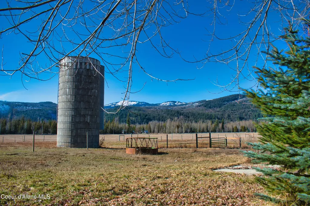 2151 Highland Flats Road Naples ID 83847