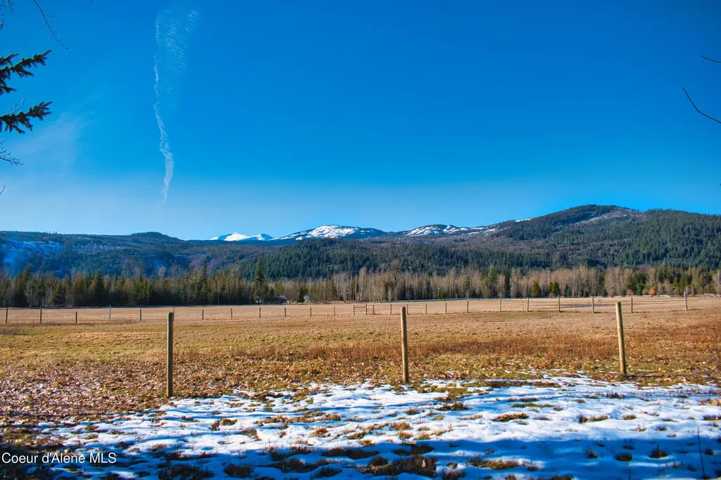 2151 Highland Flats Road Naples ID 83847