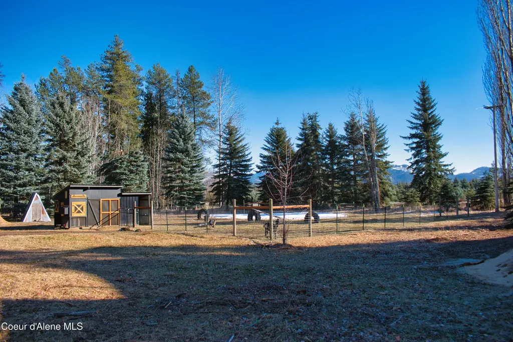 2151 Highland Flats Road Naples ID 83847