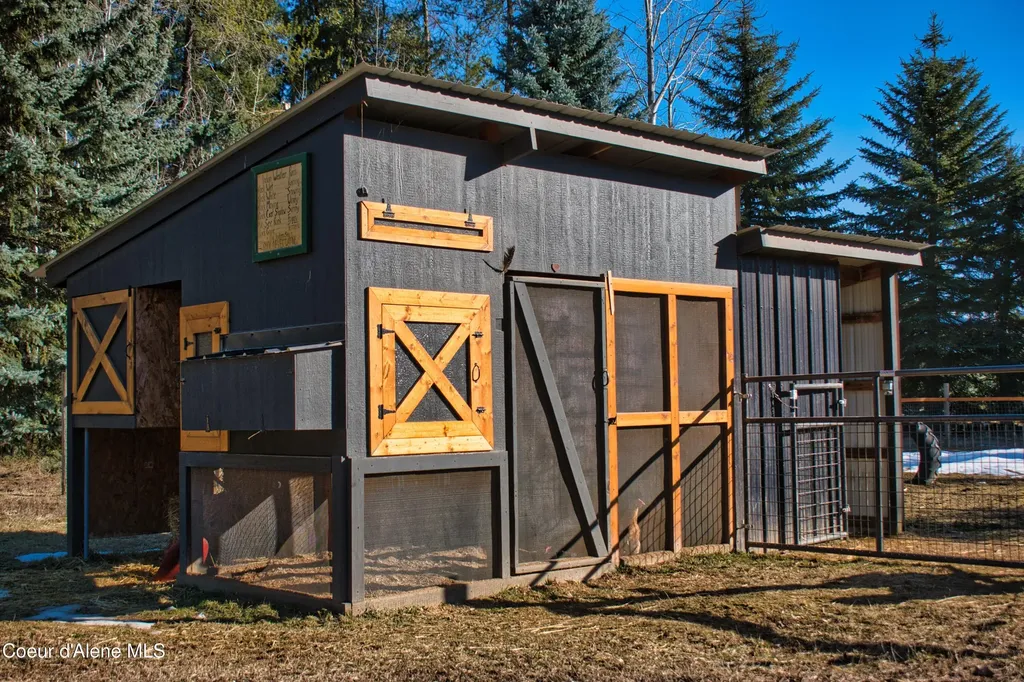 2151 Highland Flats Road Naples ID 83847