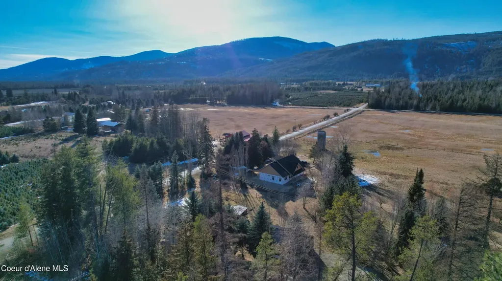 2151 Highland Flats Road Naples ID 83847