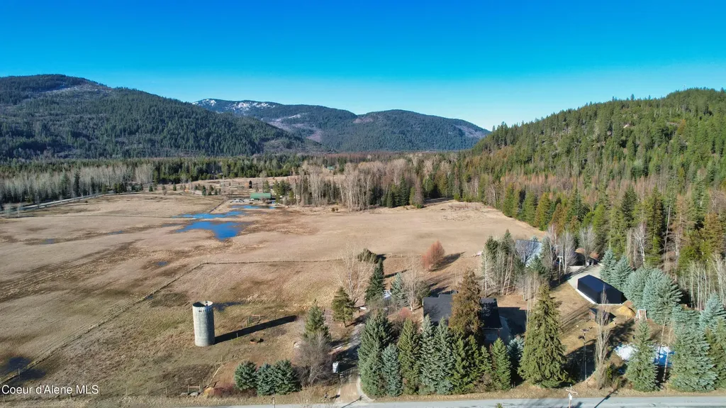 2151 Highland Flats Road Naples ID 83847