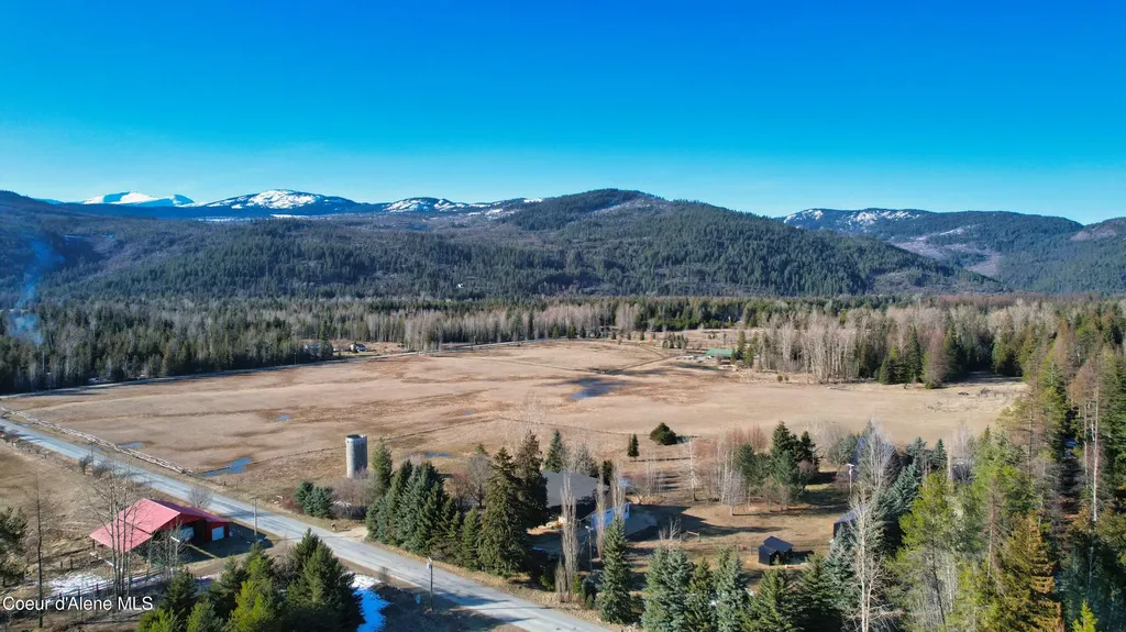 2151 Highland Flats Road Naples ID 83847