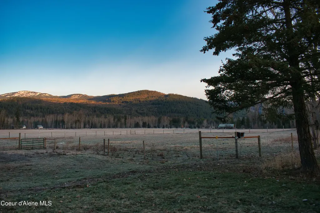2151 Highland Flats Road Naples ID 83847