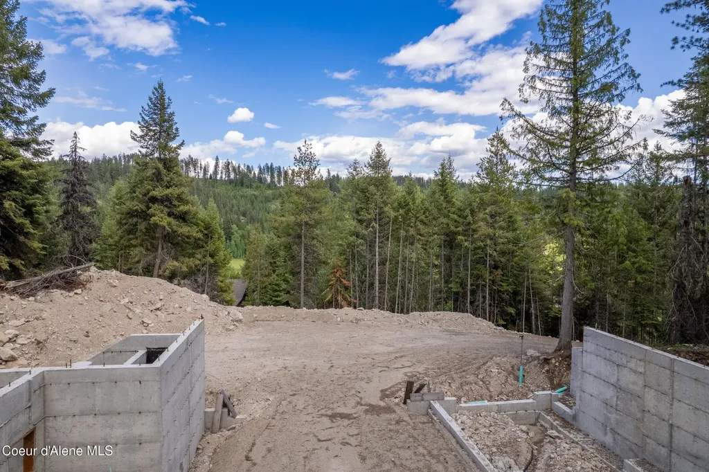 60 Suncrest Lane Priest Lake ID 83856