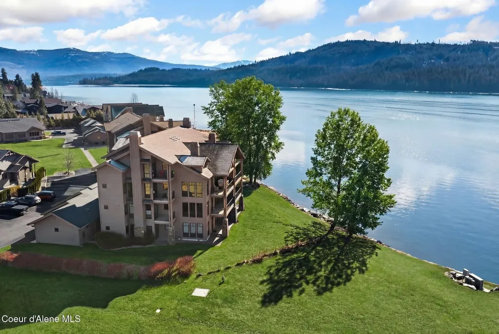 651 Dover Bay Parkway Dover ID 83825
