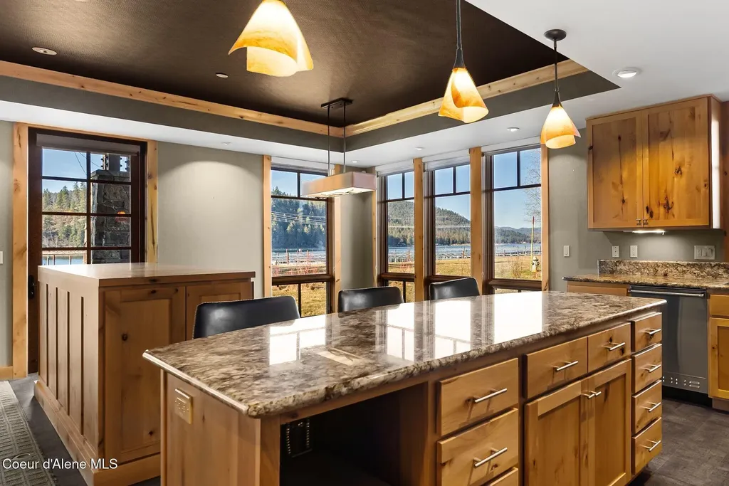651 Dover Bay Parkway Dover ID 83825