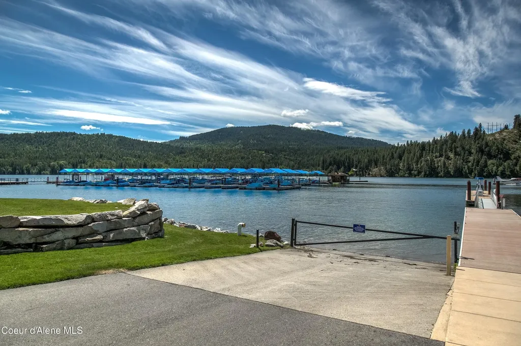 651 Dover Bay Parkway Dover ID 83825