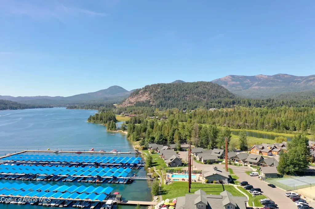 651 Dover Bay Parkway Dover ID 83825