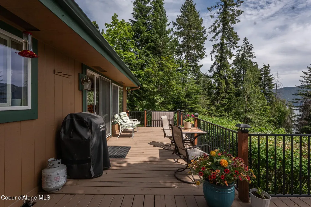 17532 E Bannock Drive Bayview ID 83803