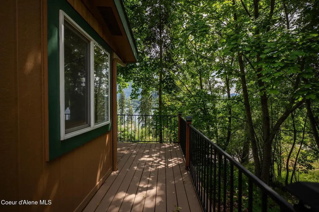 17532 E Bannock Drive Bayview ID 83803