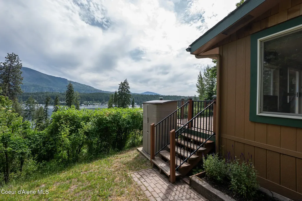 17532 E Bannock Drive Bayview ID 83803