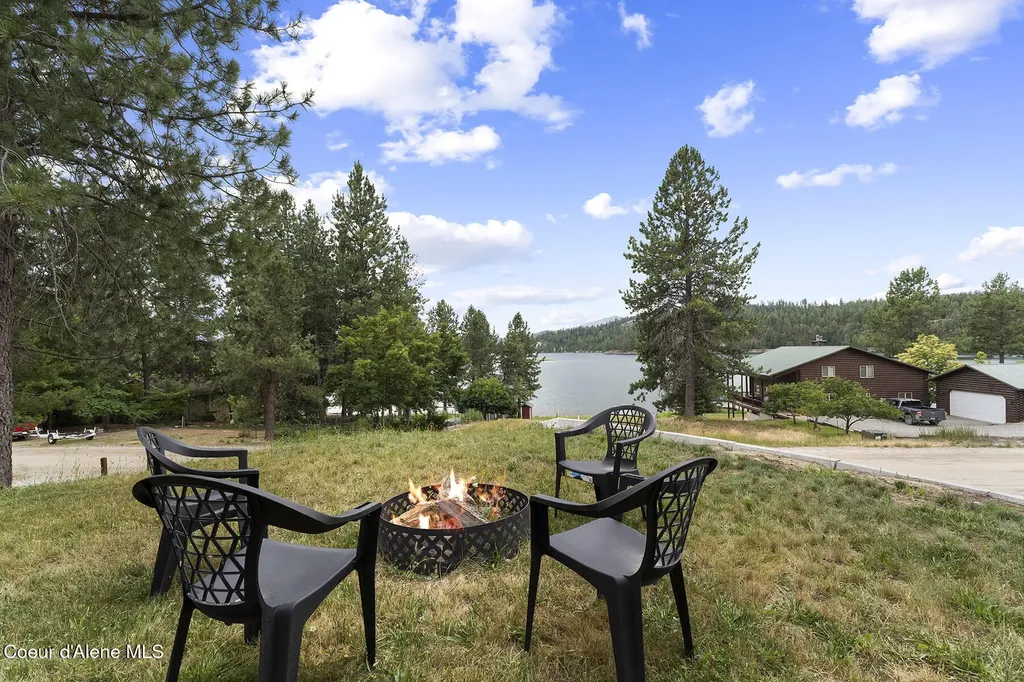 176 Swan Shores Drive Sagle ID 83860