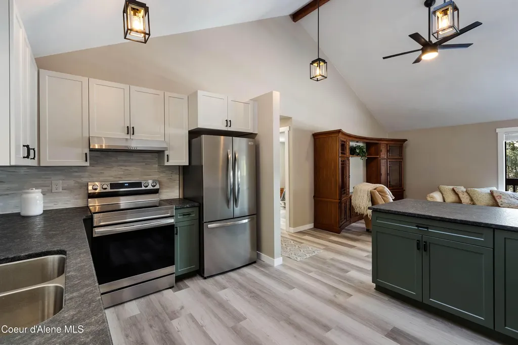 176 Swan Shores Drive Sagle ID 83860