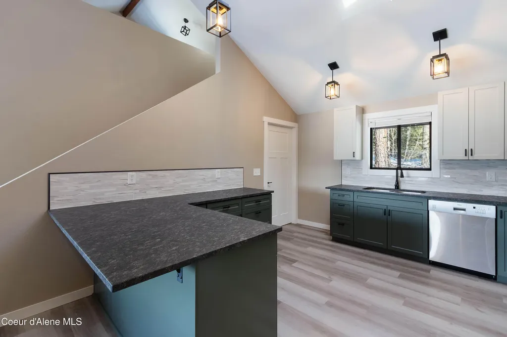 176 Swan Shores Drive Sagle ID 83860