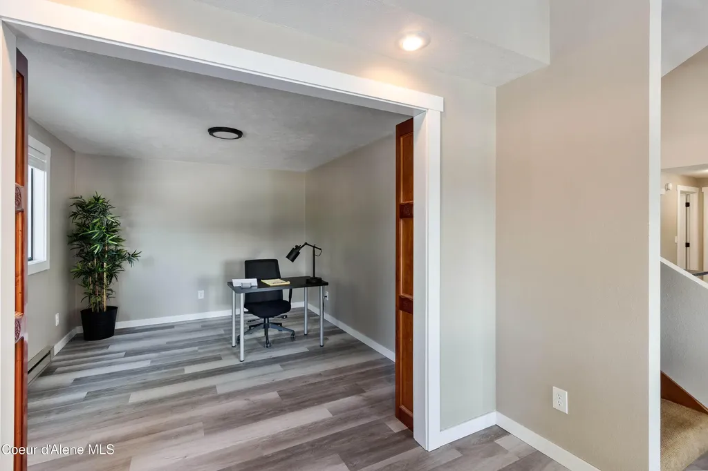 176 Swan Shores Drive Sagle ID 83860