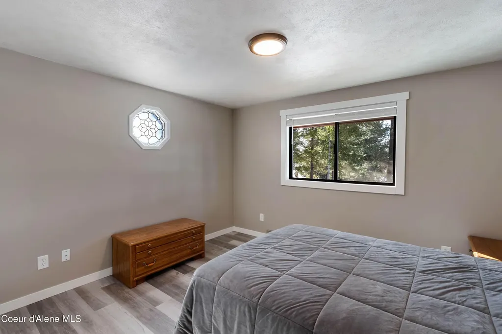 176 Swan Shores Drive Sagle ID 83860