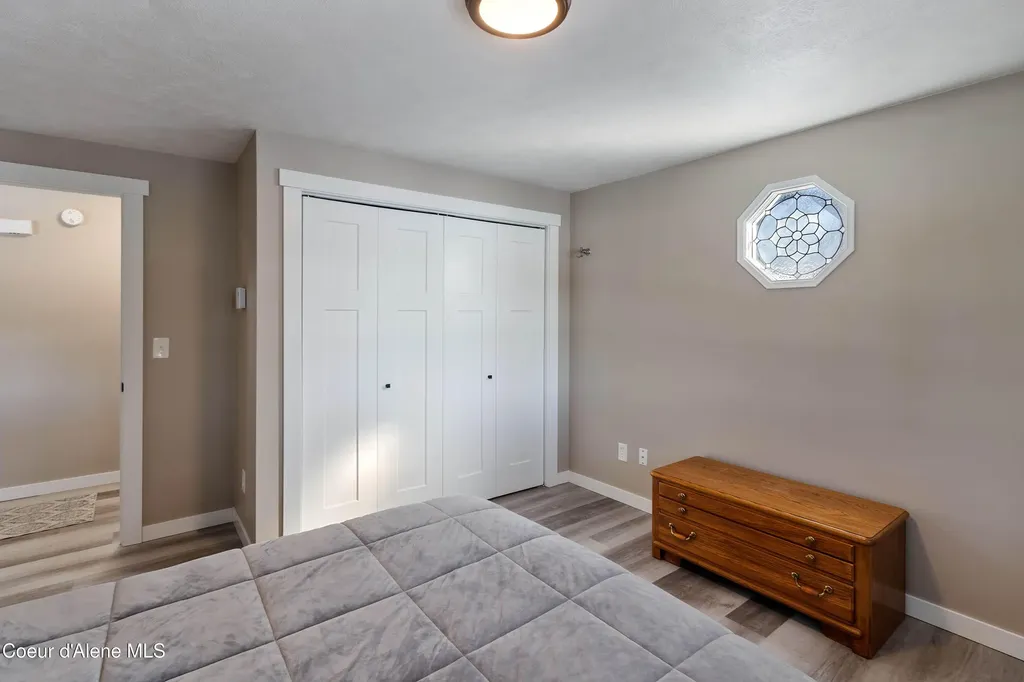 176 Swan Shores Drive Sagle ID 83860