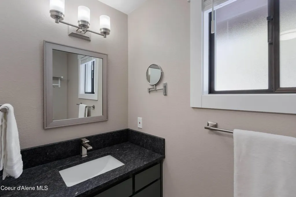 176 Swan Shores Drive Sagle ID 83860