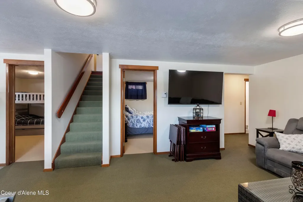 176 Swan Shores Drive Sagle ID 83860