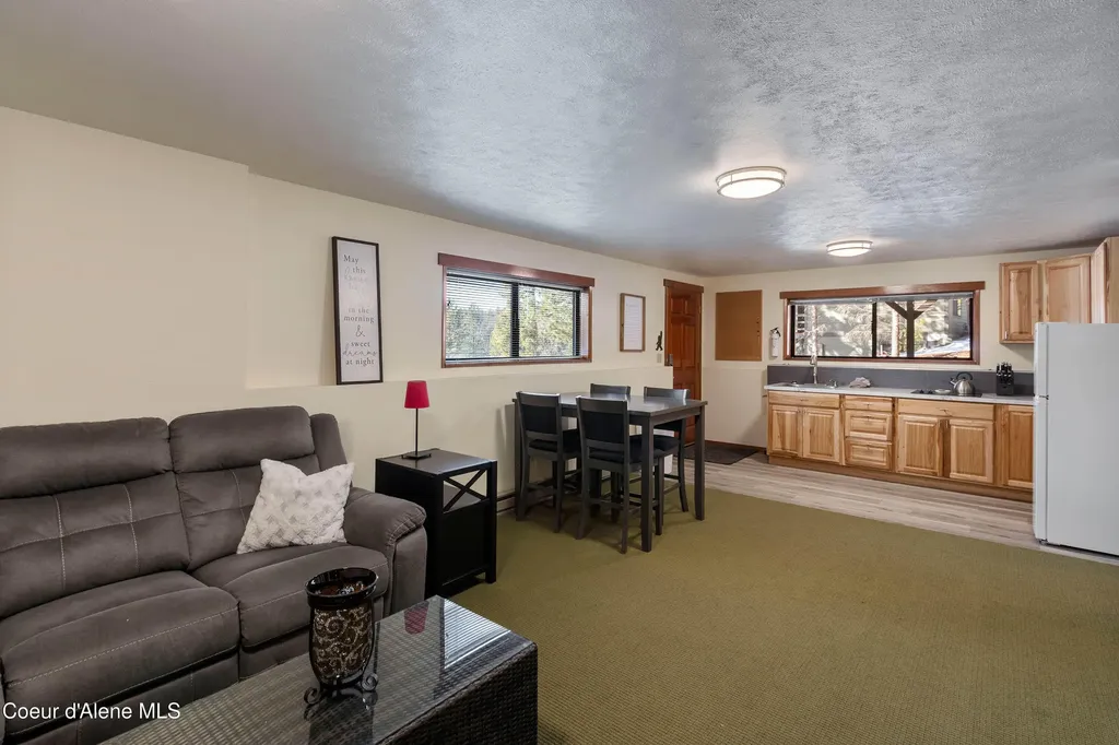 176 Swan Shores Drive Sagle ID 83860