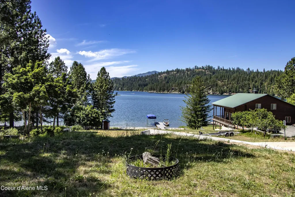 176 Swan Shores Drive Sagle ID 83860