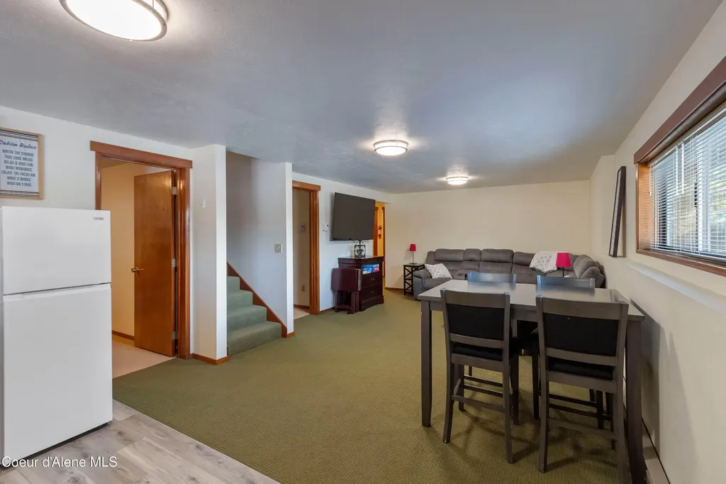 176 Swan Shores Drive Sagle ID 83860
