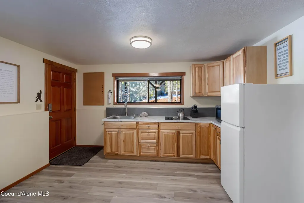 176 Swan Shores Drive Sagle ID 83860