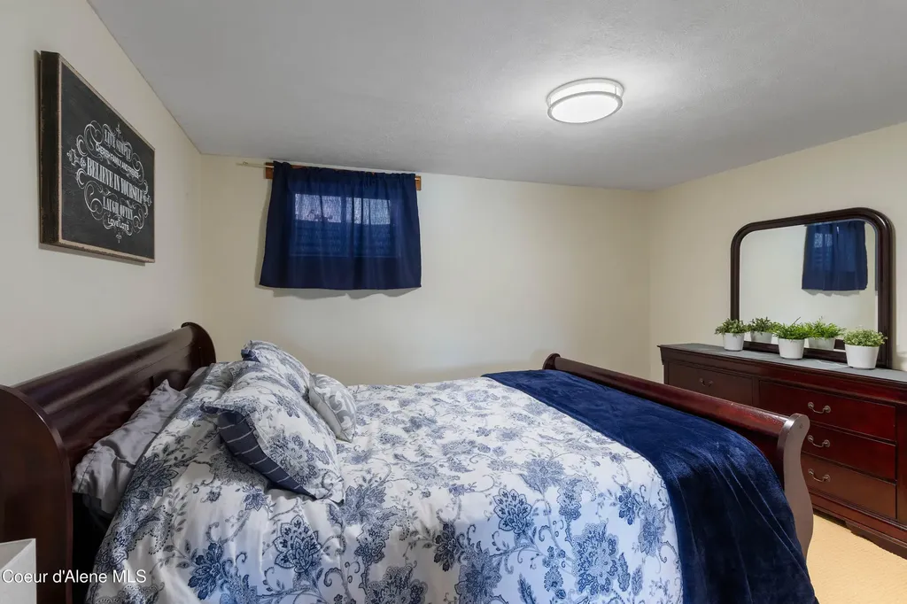 176 Swan Shores Drive Sagle ID 83860