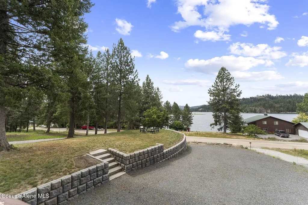 176 Swan Shores Drive Sagle ID 83860