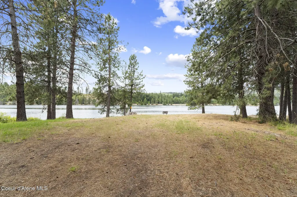 176 Swan Shores Drive Sagle ID 83860