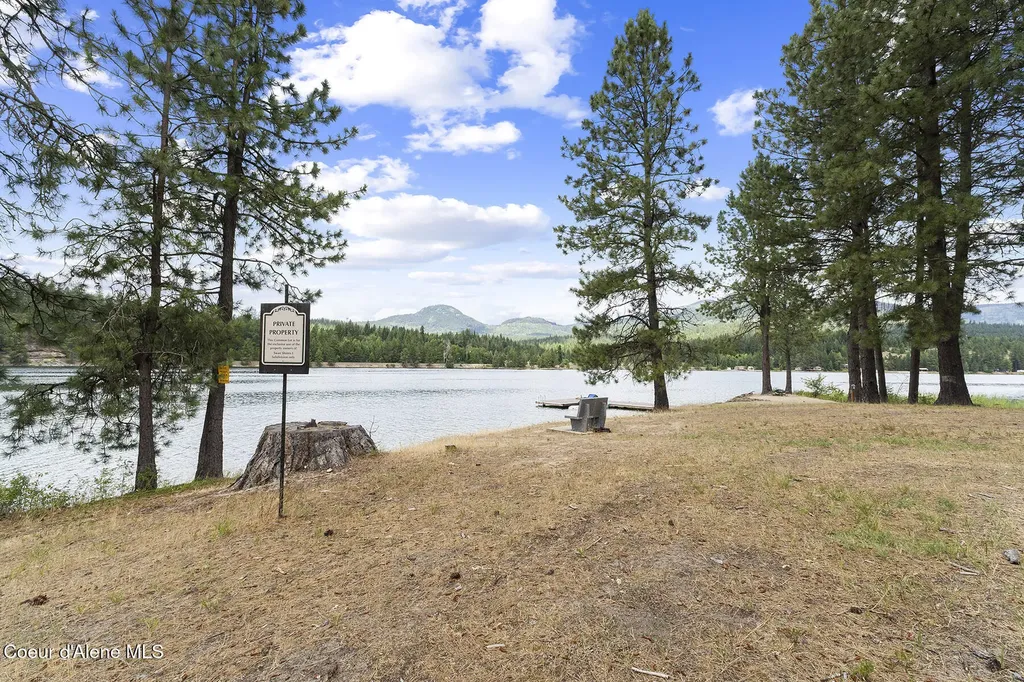 176 Swan Shores Drive Sagle ID 83860