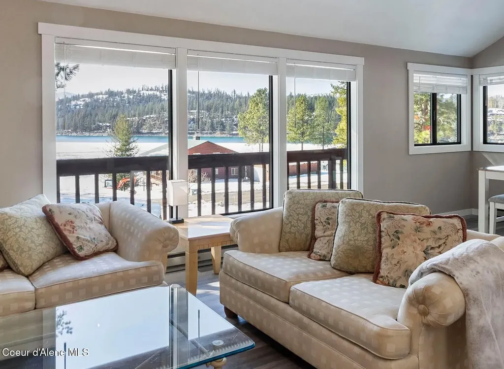 176 Swan Shores Drive Sagle ID 83860