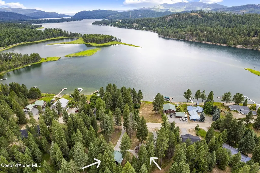 176 Swan Shores Drive Sagle ID 83860