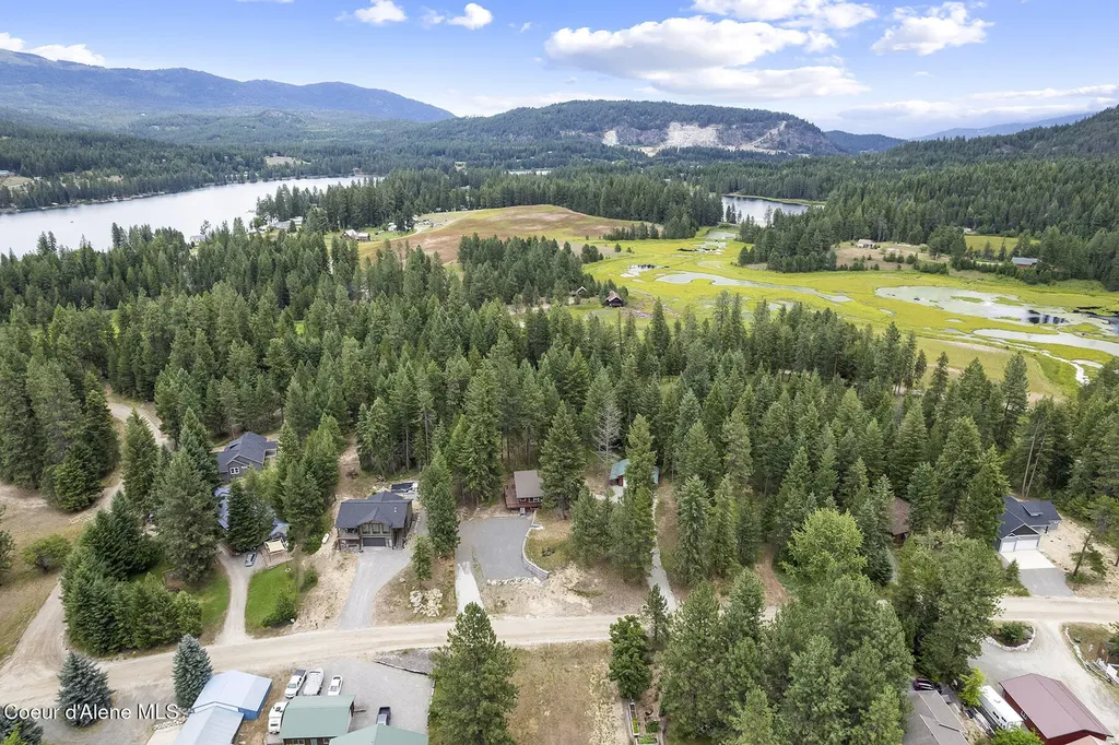 176 Swan Shores Drive Sagle ID 83860