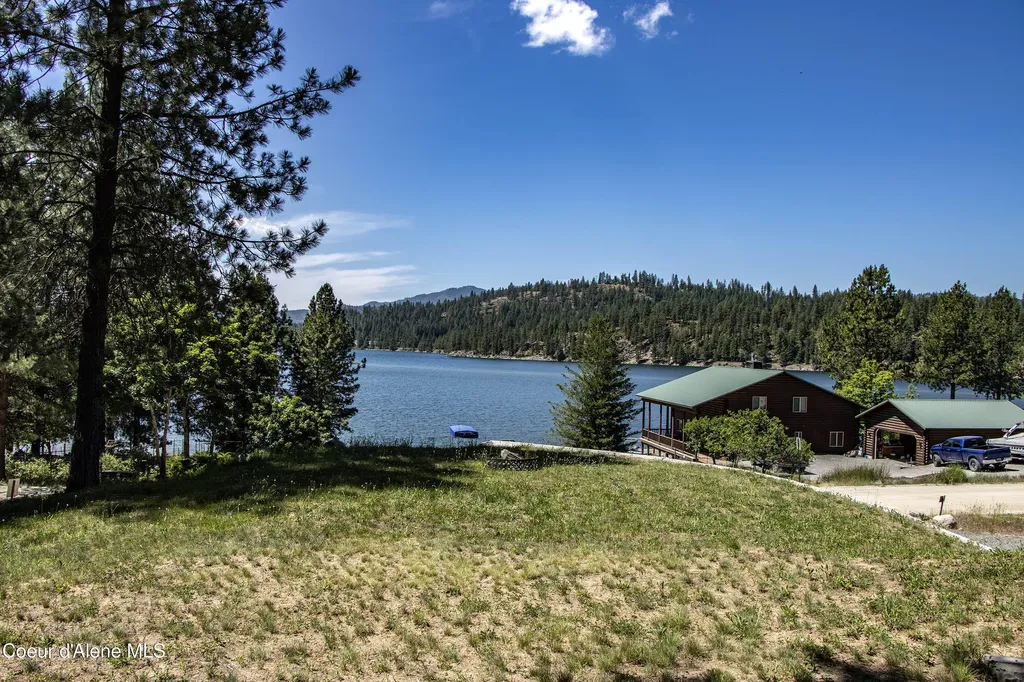 176 Swan Shores Drive Sagle ID 83860