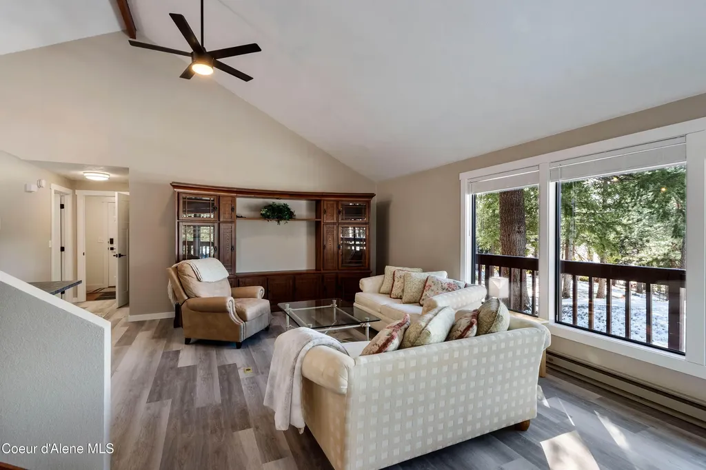 176 Swan Shores Drive Sagle ID 83860
