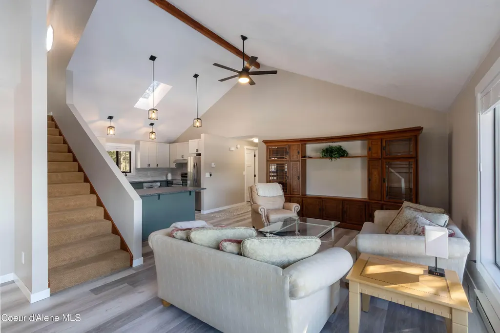 176 Swan Shores Drive Sagle ID 83860