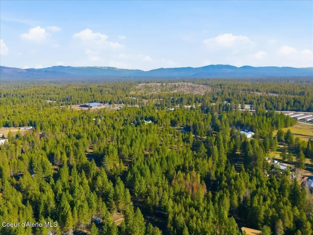 33482 N Charlotte Drive Spirit Lake ID 83869