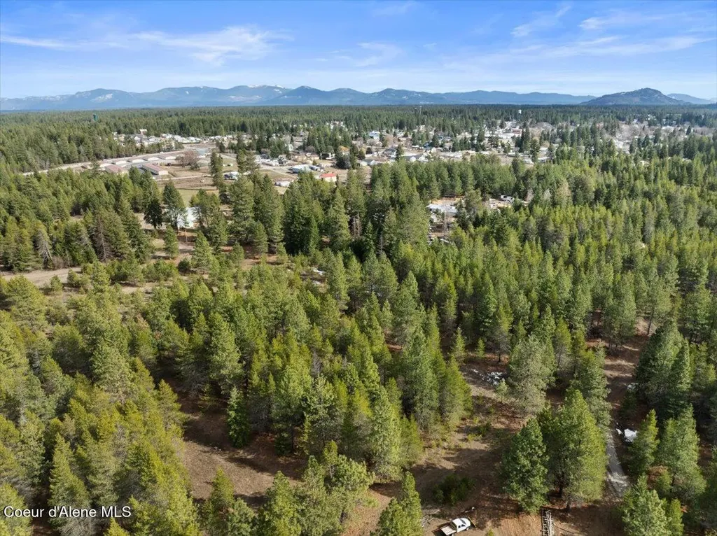 33482 N Charlotte Drive Spirit Lake ID 83869